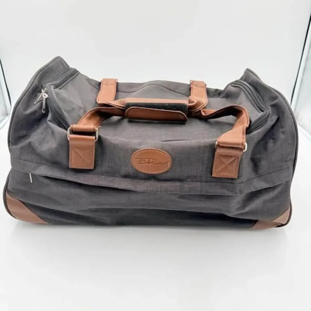 Rolling duffel bag